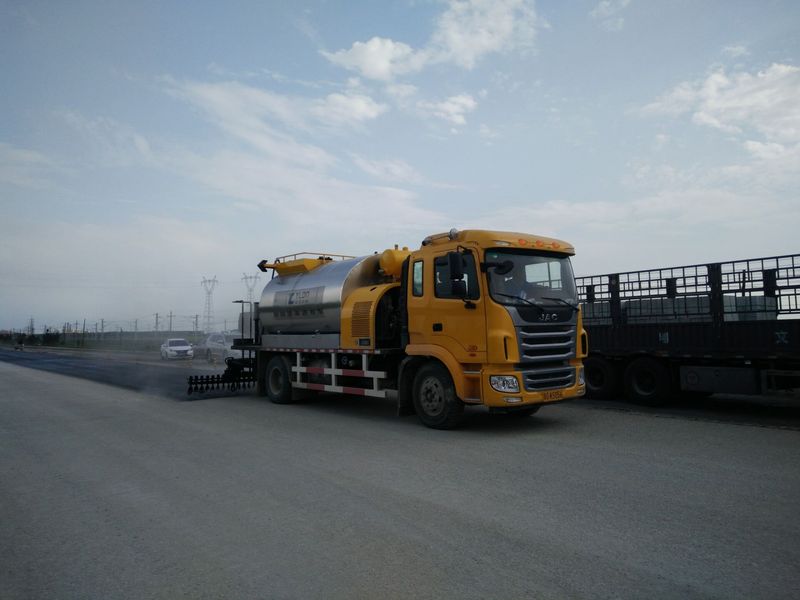 沥青洒布车型号0845，，，，松科高速白城施工